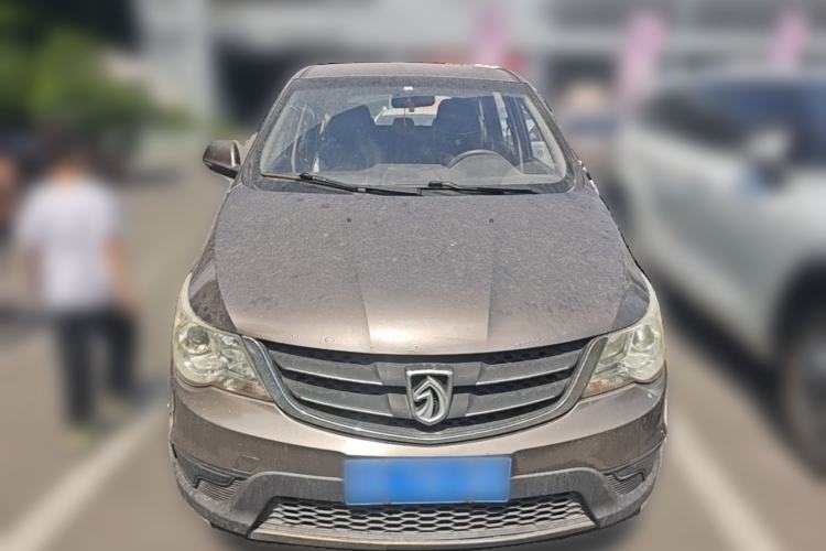 Used Baojun 730 2014 1.5L manual standard trim 7 seats Front