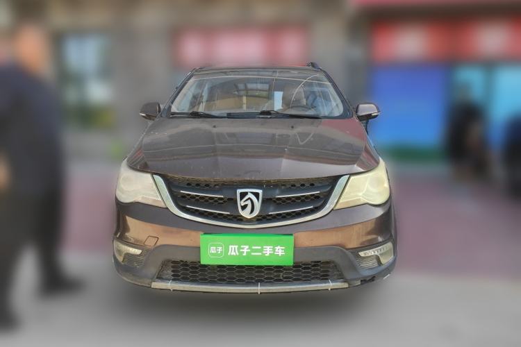 Used Baojun 730 2014 1.5L manual luxury trim 7 seats Front