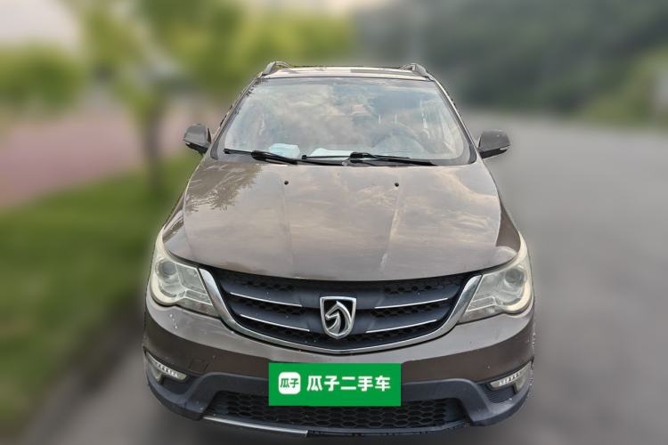 Used Baojun 730 2014 1.5L manual Comfort version 7 seats Front