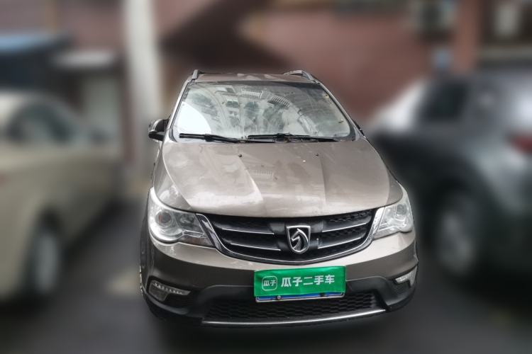 Used Baojun 730 2014 1.5L manual Comfort version 7 seats Front