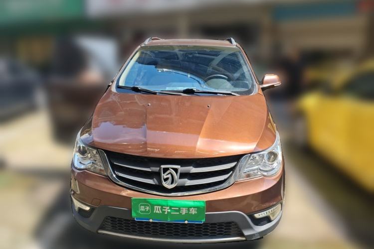 Used Baojun 730 2014 1.5L manual Comfort version 7 seats Front