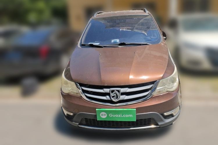 Used Baojun 730 2014 1.5L manual Comfort version 7 seats Front