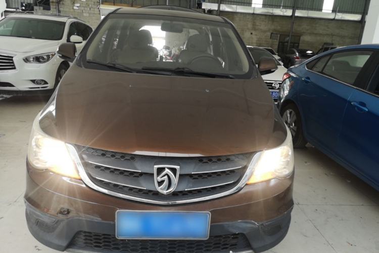 Used Baojun 730 2014 1.5L manual standard trim 7 seats Front