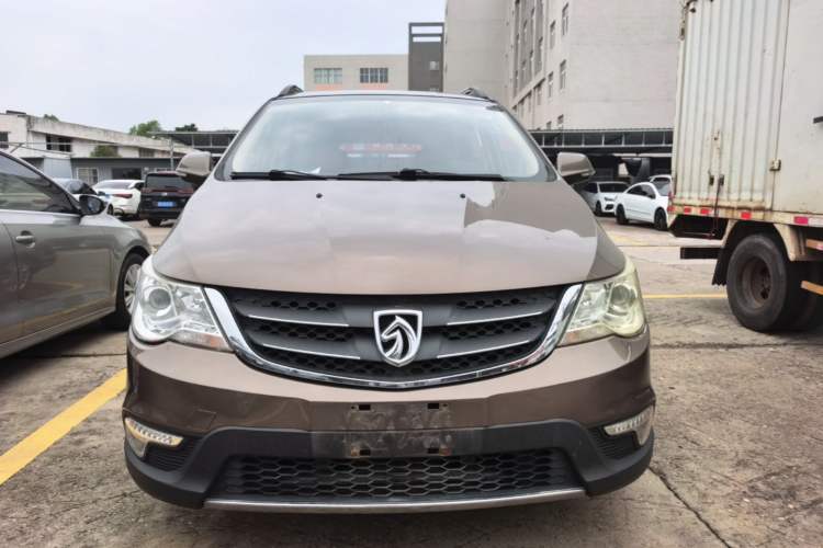 Used Baojun 730 2014 1.5L manual Comfort version 7 seats Front