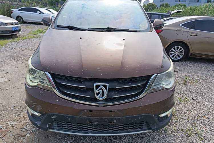 Used Baojun 730 2014 1.5L manual Comfort version 7 seats Front