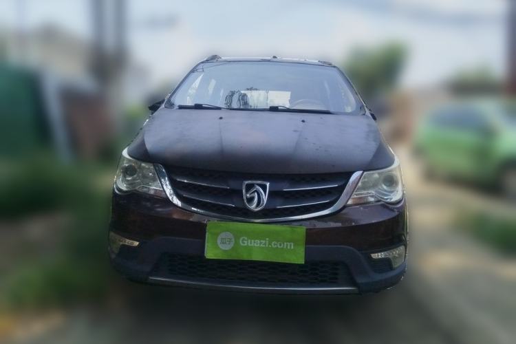 Used Baojun 730 2014 1.5L manual standard trim 7 seats Front