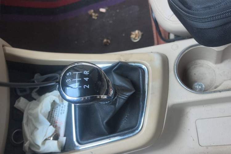 Used Baojun 730 2014 1.5L manual Comfort version 7 seats Gear Lever