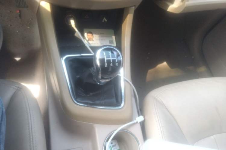Used Baojun 730 2014 1.5L manual luxury trim 7 seats Gear Lever