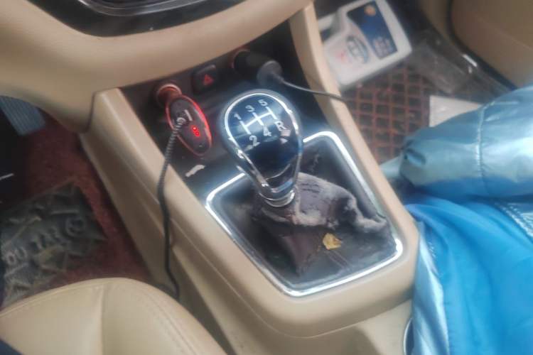 Used Baojun 730 2014 1.5L Manual Luxury Navigation ESP Version 7 Seats Gear Lever