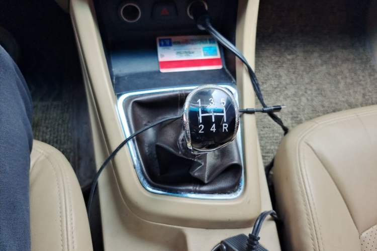 Used Baojun 730 2014 1.5L manual Comfort version 7 seats Gear Lever