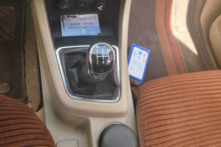 Used Baojun 730 2014 1.5L manual luxury trim 7 seats Gear Lever