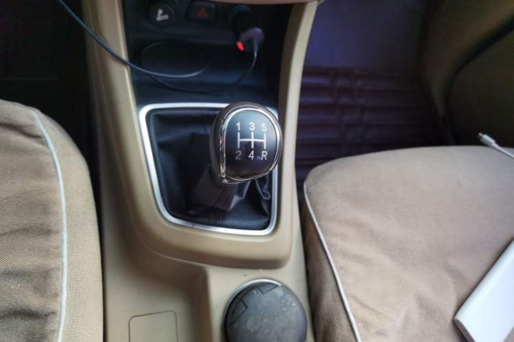 Used Baojun 730 2014 1.5L manual standard trim 7 seats Gear Lever