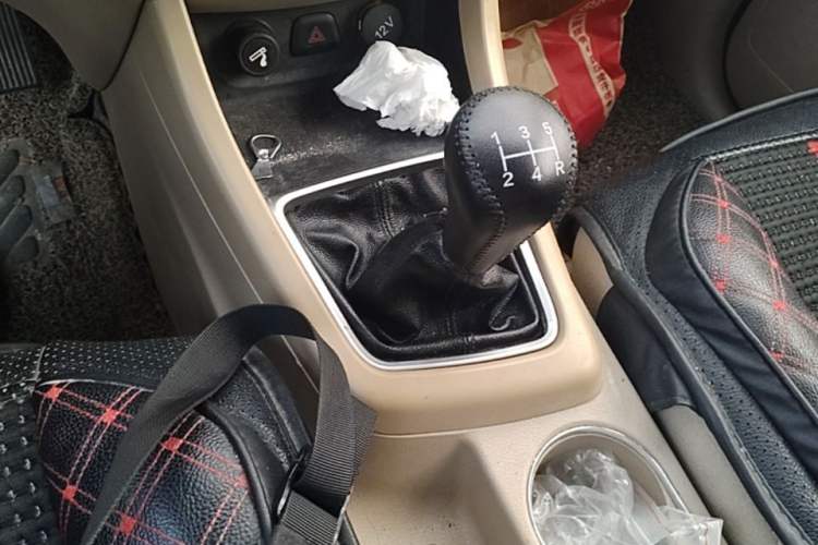 Used Baojun 730 2014 1.5L manual standard version 5 seats Gear Lever