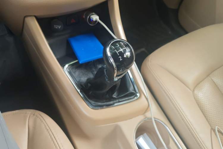 Used Baojun 730 2014 1.5L manual Comfort version 7 seats Gear Lever