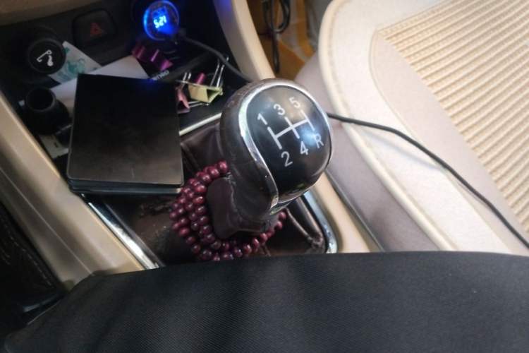 Used Baojun 730 2014 1.5L manual Comfort version 7 seats Gear Lever