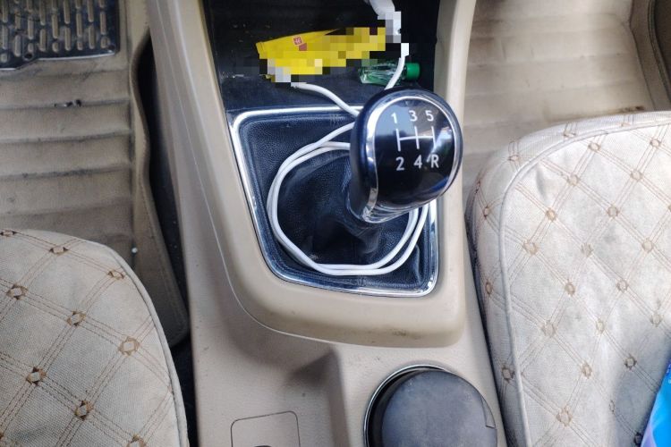Used Baojun 730 2014 1.5L manual Comfort ESP version 7 seats Gear Lever