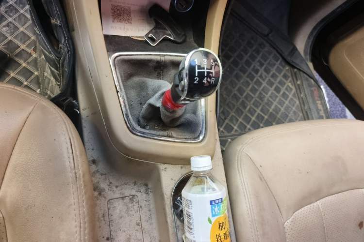 Used Baojun 730 2014 1.5L manual Comfort ESP version 7 seats Gear Lever