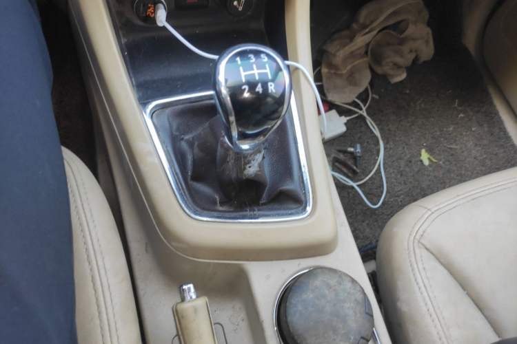 Used Baojun 730 2014 1.5L manual luxury trim 7 seats Gear Lever