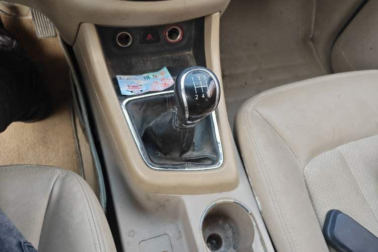 Used Baojun 730 2014 1.5L manual Comfort version 7 seats Gear Lever