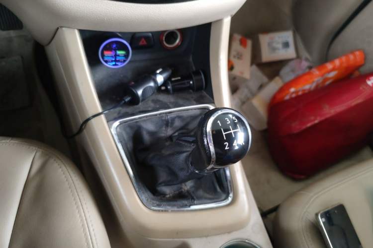 Used Baojun 730 2014 1.5L Manual Luxury Navigation ESP Version 7 Seats Gear Lever