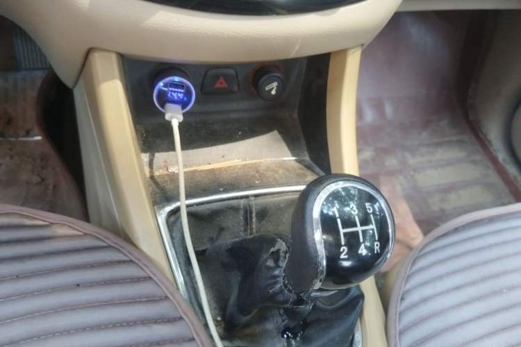 Used Baojun 730 2014 1.5L manual standard trim 7 seats Gear Lever