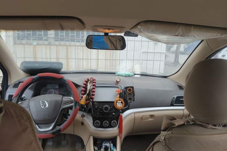Used Baojun 730 2014 1.5L manual standard trim 7 seats Headliner