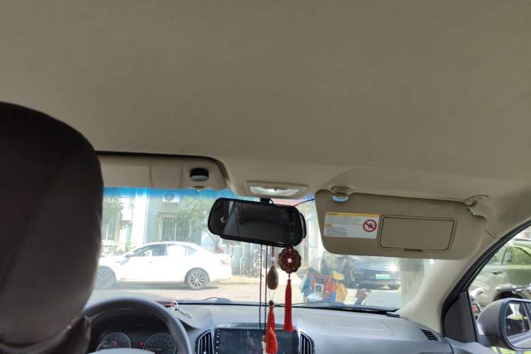 Used Baojun 730 2014 1.5L manual standard trim 7 seats Headliner