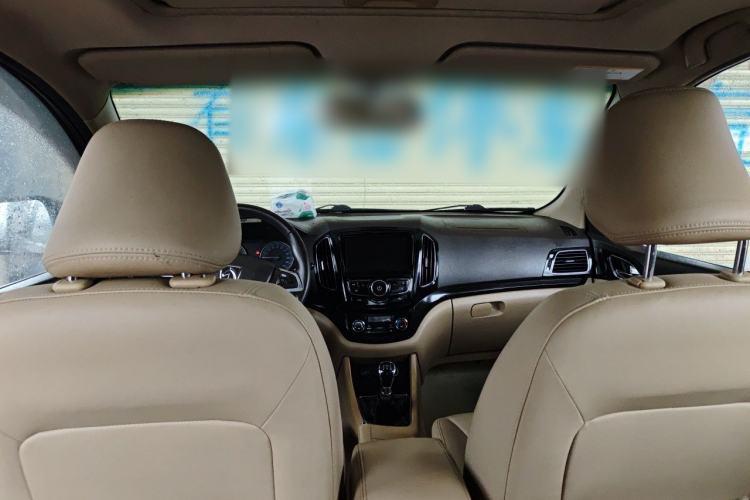 Used Baojun 730 2014 1.5L manual luxury trim 7 seats Headliner