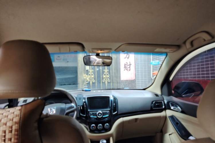 Used Baojun 730 2014 1.5L manual Comfort version 7 seats Headliner