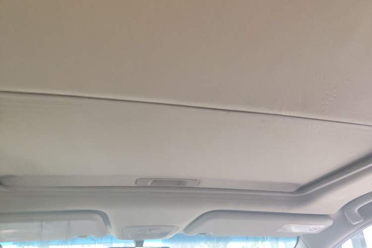 Used Baojun 730 2014 1.5L manual luxury trim 7 seats Headliner