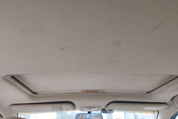 Used Baojun 730 2014 1.5L manual luxury trim 7 seats Headliner