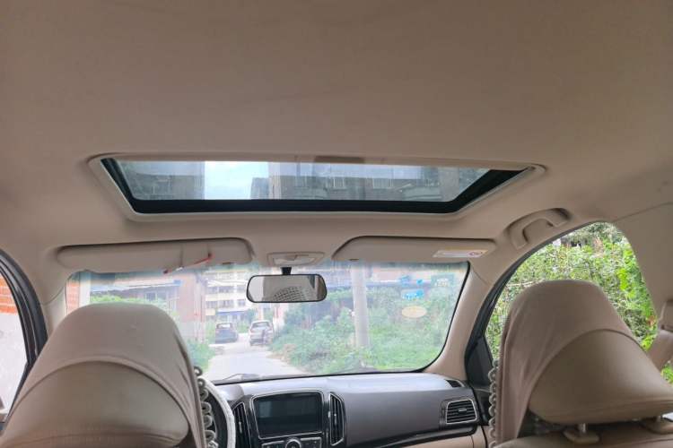 Used Baojun 730 2014 1.5L Manual Luxury Navigation ESP Version 7 Seats Headliner