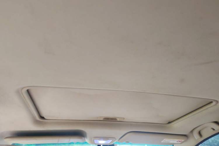 Used Baojun 730 2014 1.5L manual luxury trim 7 seats Headliner