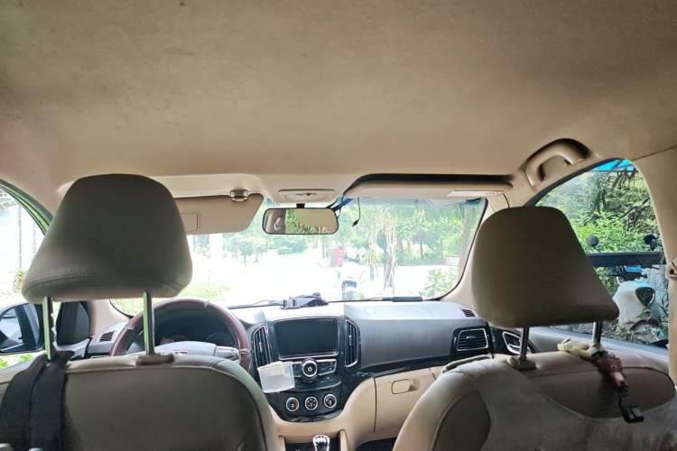 Used Baojun 730 2014 1.5L manual Comfort version 7 seats Headliner