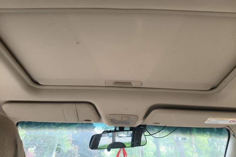 Used Baojun 730 2014 1.5L manual luxury trim 7 seats Headliner