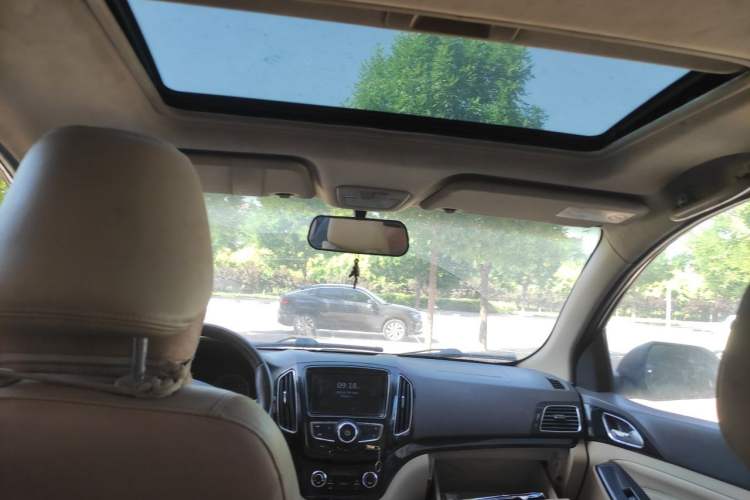 Used Baojun 730 2014 1.5L manual luxury trim 7 seats Headliner