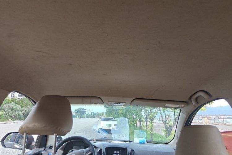 Used Baojun 730 2014 1.5L manual Comfort version 7 seats Headliner