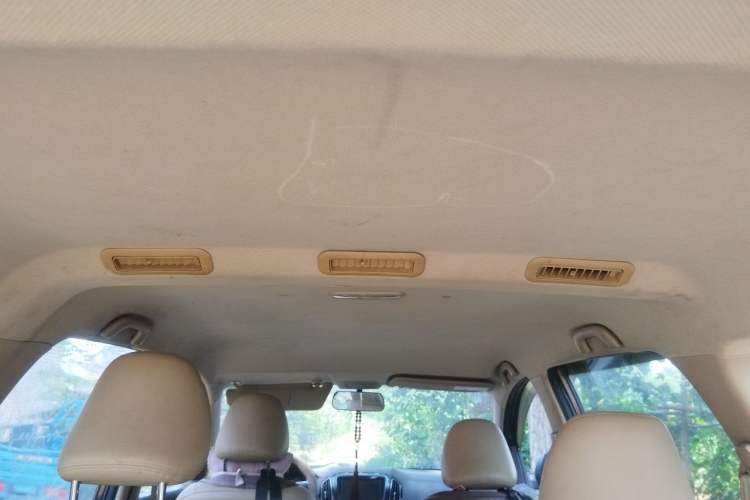 Used Baojun 730 2014 1.5L manual standard trim 7 seats Headliner