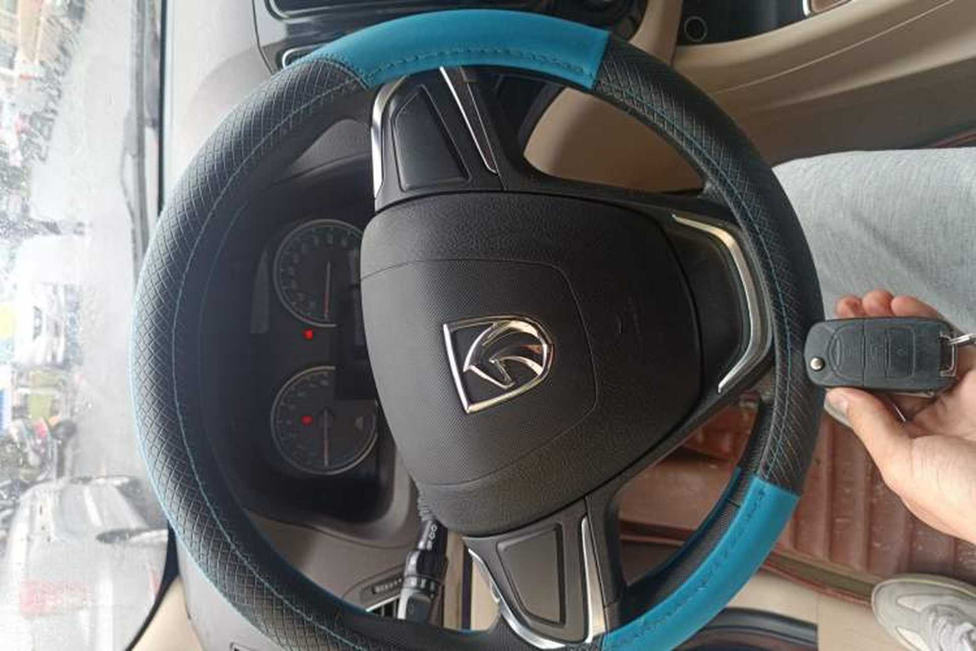 Used Baojun 730 2014 1.5L manual Comfort version 7 seats Interior 1