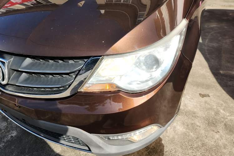 Used Baojun 730 2014 1.5L manual Comfort ESP version 7 seats Left Front Headlight