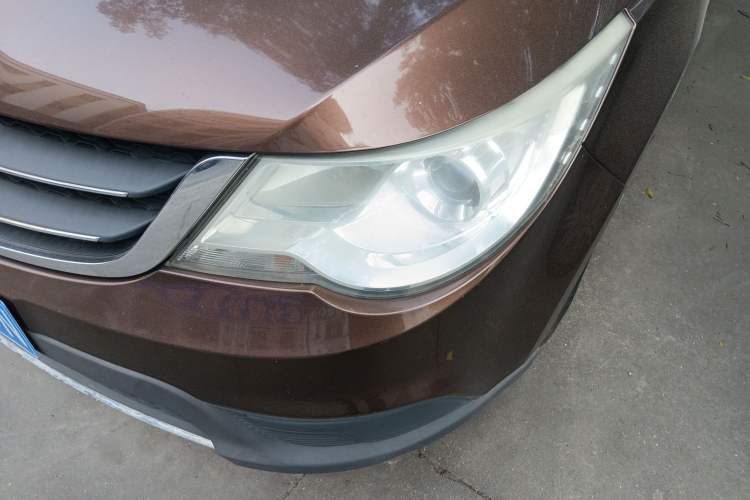 Used Baojun 730 2014 1.5L manual standard trim 7 seats Left Front Headlight