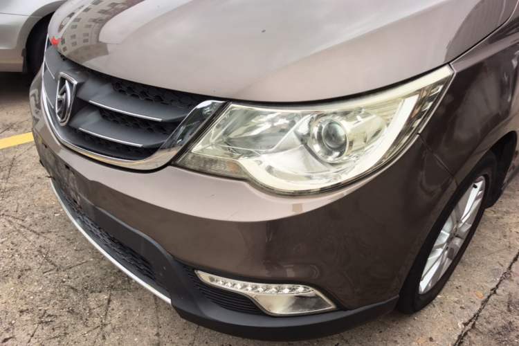 Used Baojun 730 2014 1.5L manual Comfort version 7 seats Left Front Headlight