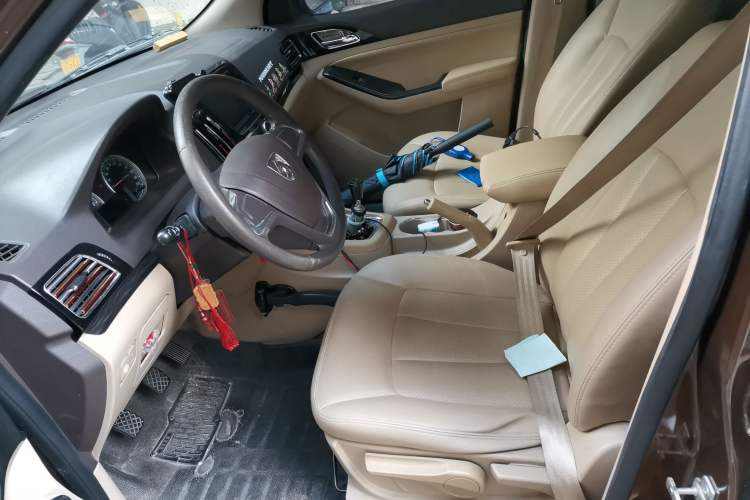 Used Baojun 730 2014 1.5L manual Comfort version 7 seats Left Front Seat
