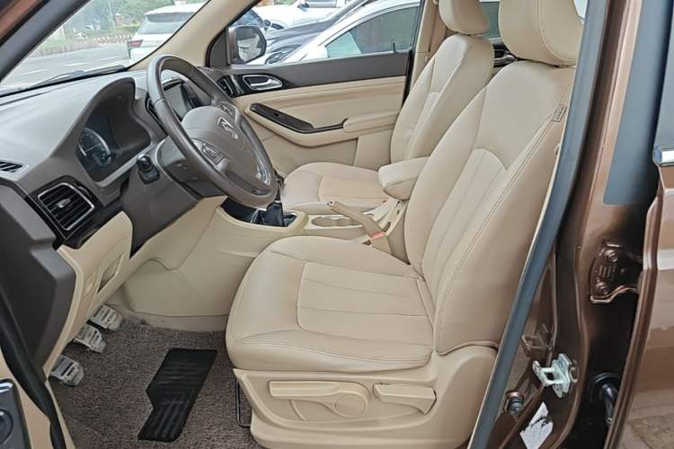 Used Baojun 730 2014 1.5L manual luxury trim 7 seats Left Front Seat