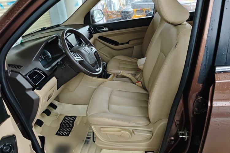 Used Baojun 730 2014 1.5L manual luxury trim 7 seats Left Front Seat