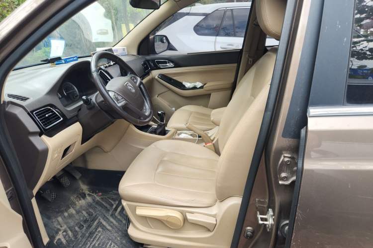 Used Baojun 730 2014 1.5L Manual Luxury Navigation ESP Version 7 Seats Left Front Seat