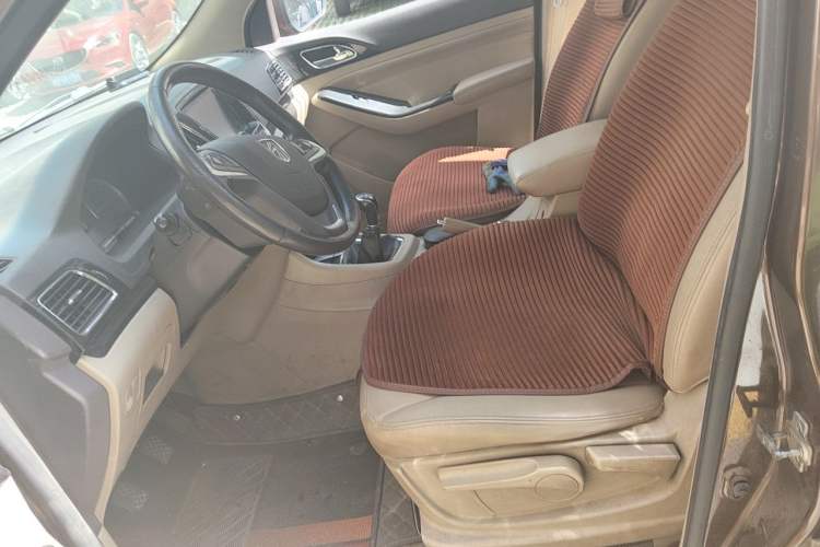 Used Baojun 730 2014 1.5L manual luxury trim 7 seats Left Front Seat