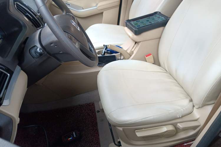 Used Baojun 730 2014 1.5L manual standard trim 7 seats Left Front Seat