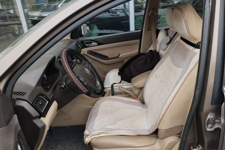 Used Baojun 730 2014 1.5L manual luxury trim 7 seats Left Front Seat