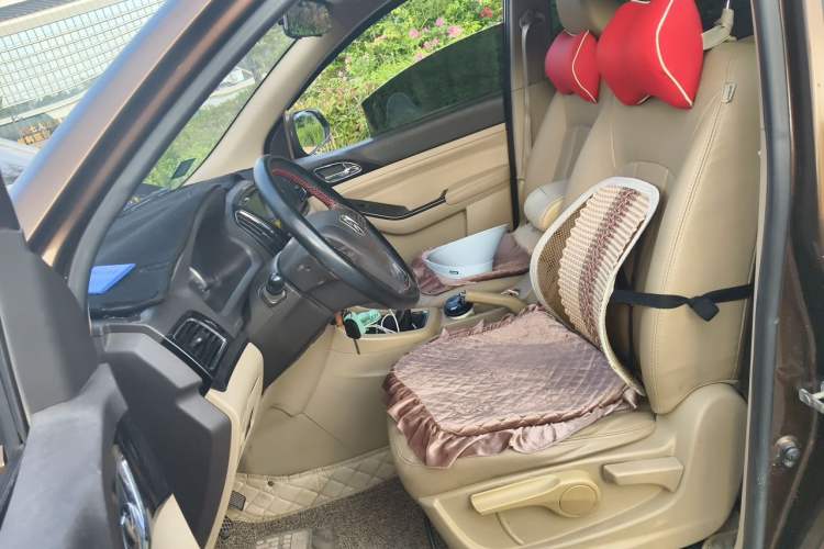 Used Baojun 730 2014 1.5L manual Comfort ESP version 7 seats Left Front Seat